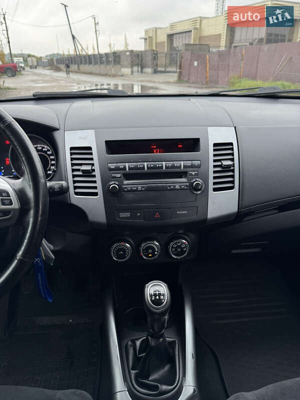 Позашляховик / Кросовер Mitsubishi Outlander 2012 в Києві