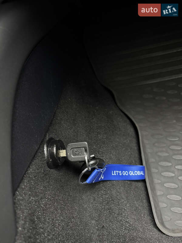 Позашляховик / Кросовер Mitsubishi Outlander 2012 в Києві