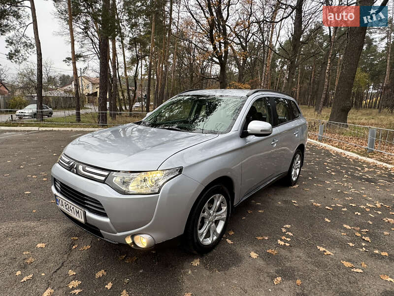 Позашляховик / Кросовер Mitsubishi Outlander 2013 в Києві