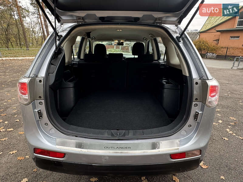 Позашляховик / Кросовер Mitsubishi Outlander 2013 в Києві