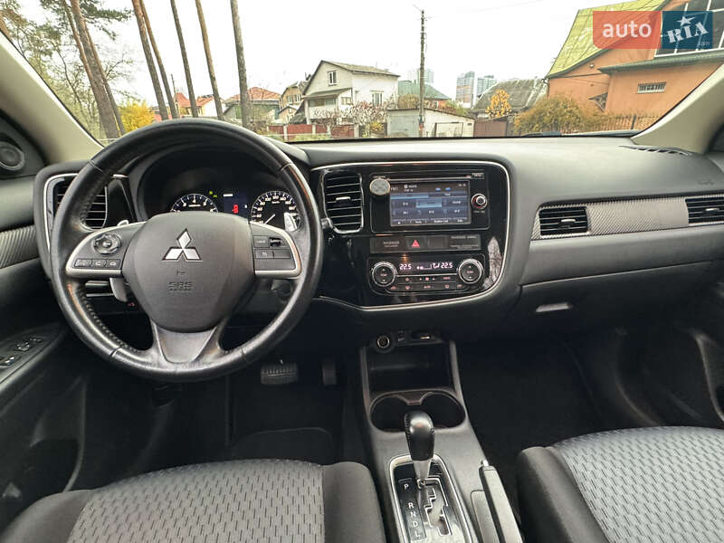 Позашляховик / Кросовер Mitsubishi Outlander 2013 в Києві