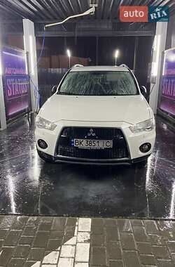 Внедорожник / Кроссовер Mitsubishi Outlander 2010 в Ровно