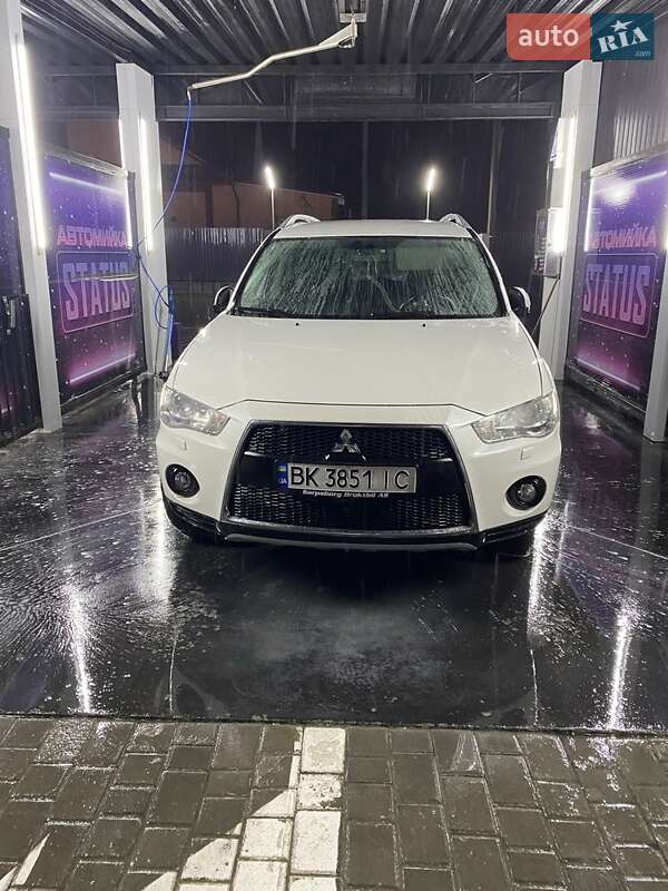 Внедорожник / Кроссовер Mitsubishi Outlander 2010 в Ровно
