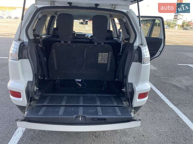 Внедорожник / Кроссовер Mitsubishi Outlander 2010 в Ровно