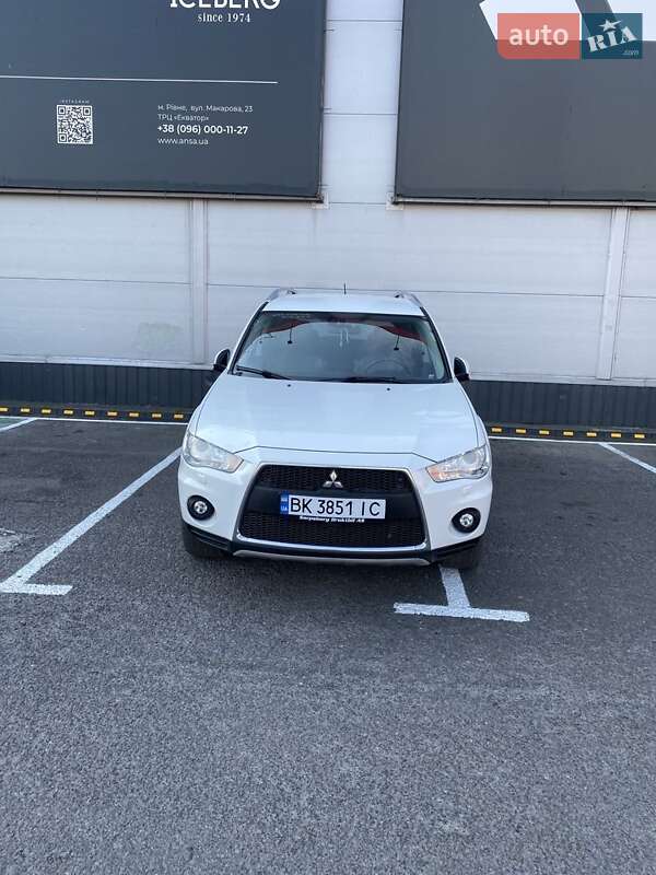 Внедорожник / Кроссовер Mitsubishi Outlander 2010 в Ровно