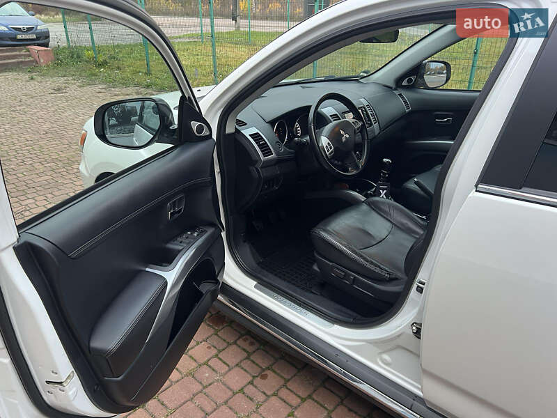 Позашляховик / Кросовер Mitsubishi Outlander 2012 в Прилуках фото 9 Позашляховик / Кросовер Mitsubishi Outlander 2012 в Прилуках
