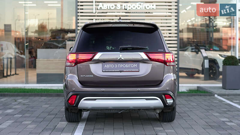 Внедорожник / Кроссовер Mitsubishi Outlander 2021 в Львове