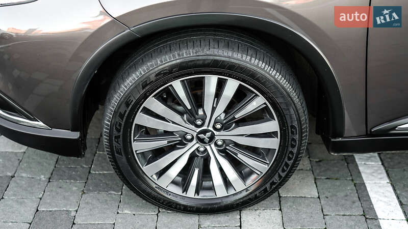 Внедорожник / Кроссовер Mitsubishi Outlander 2021 в Львове