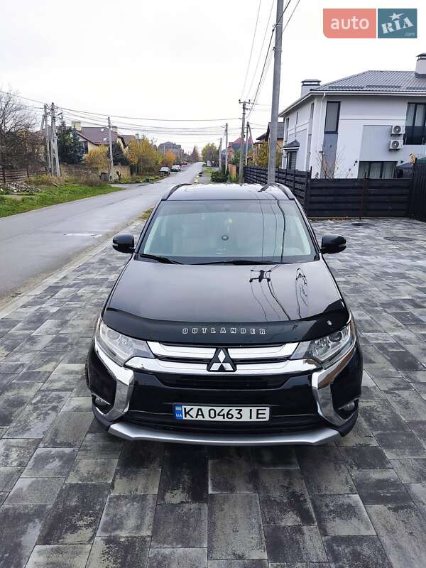 Внедорожник / Кроссовер Mitsubishi Outlander 2016 в Киеве