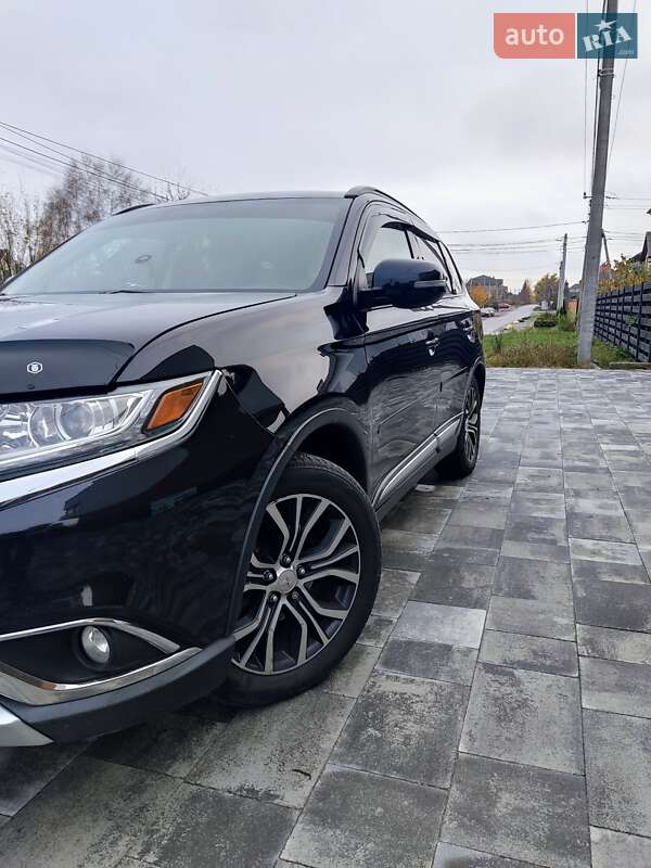 Внедорожник / Кроссовер Mitsubishi Outlander 2016 в Киеве