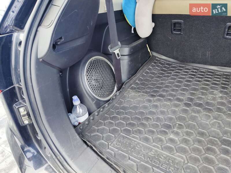 Внедорожник / Кроссовер Mitsubishi Outlander 2016 в Киеве