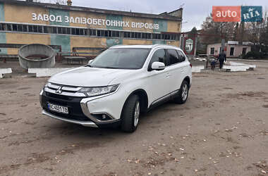 Внедорожник / Кроссовер Mitsubishi Outlander 2016 в Львове