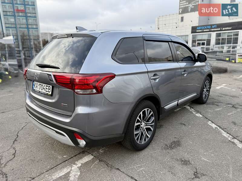 Внедорожник / Кроссовер Mitsubishi Outlander 2020 в Киеве