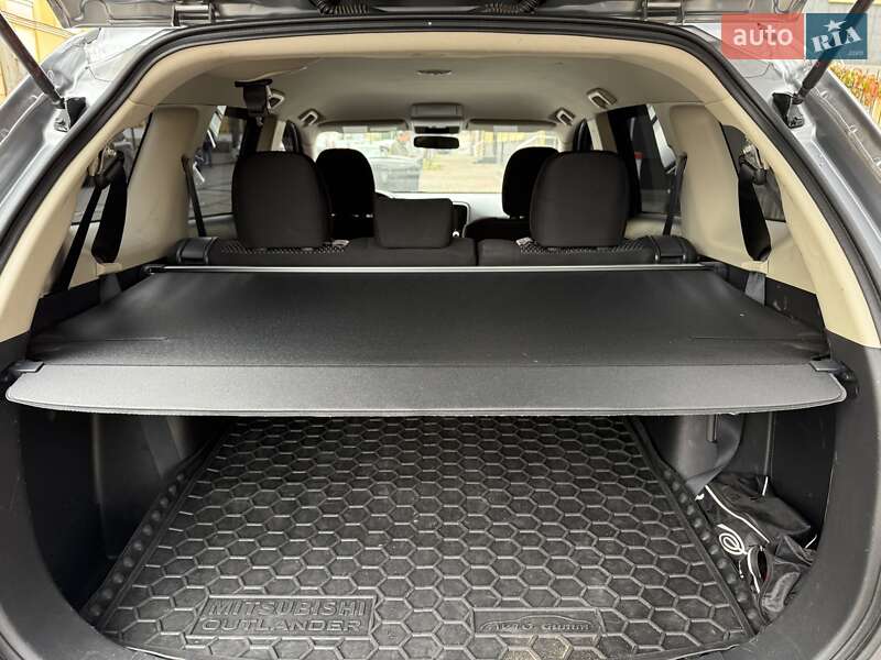 Внедорожник / Кроссовер Mitsubishi Outlander 2020 в Киеве