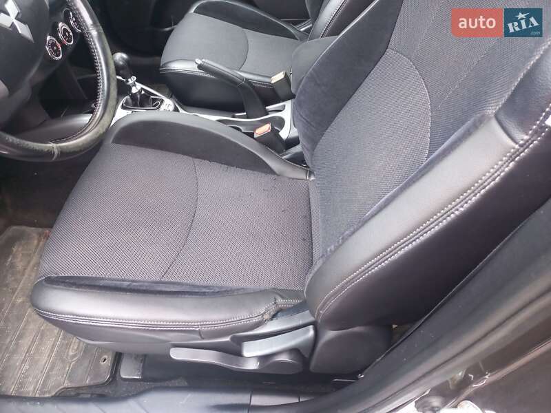 Позашляховик / Кросовер Mitsubishi Outlander 2010 в Луцьку фото 19 Позашляховик / Кросовер Mitsubishi Outlander 2010 в Луцьку