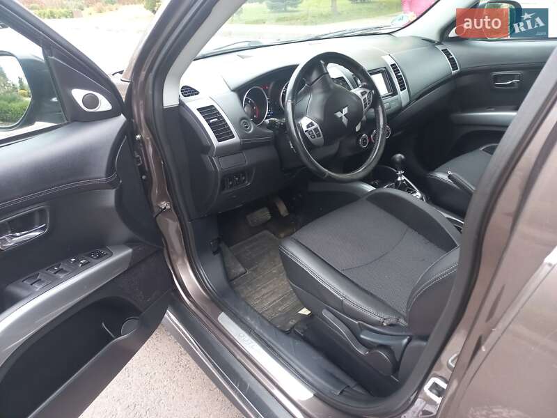 Позашляховик / Кросовер Mitsubishi Outlander 2010 в Луцьку фото 20 Позашляховик / Кросовер Mitsubishi Outlander 2010 в Луцьку