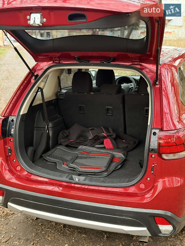 Позашляховик / Кросовер Mitsubishi Outlander 2016 в Львові