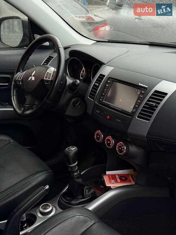 Позашляховик / Кросовер Mitsubishi Outlander 2012 в Чернівцях