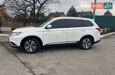 Позашляховик / Кросовер Mitsubishi Outlander 2020 в Києві