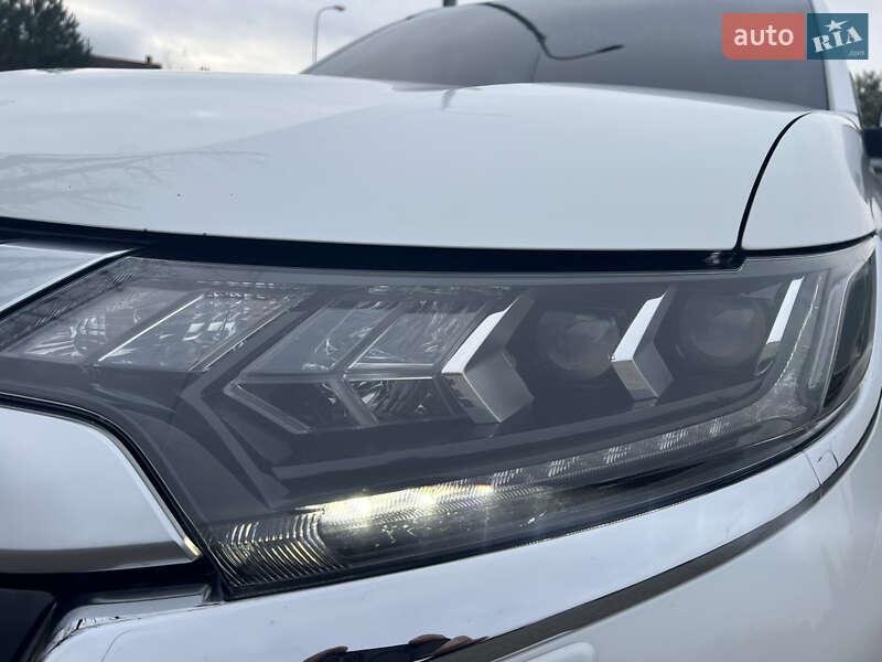 Позашляховик / Кросовер Mitsubishi Outlander 2020 в Києві
