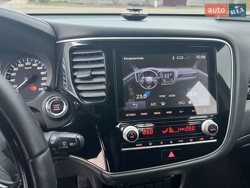 Позашляховик / Кросовер Mitsubishi Outlander 2020 в Києві