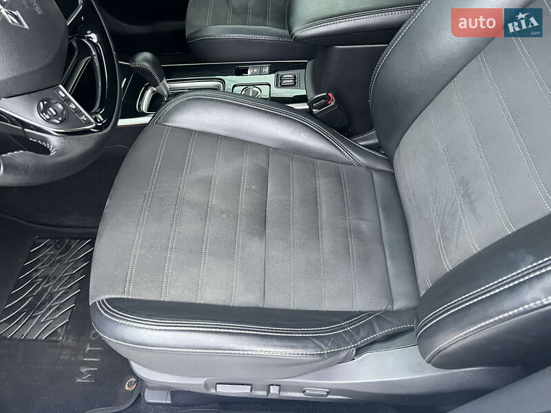 Позашляховик / Кросовер Mitsubishi Outlander 2020 в Києві