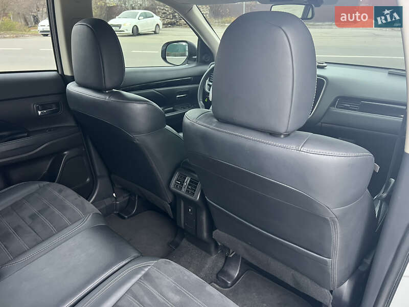 Позашляховик / Кросовер Mitsubishi Outlander 2020 в Києві