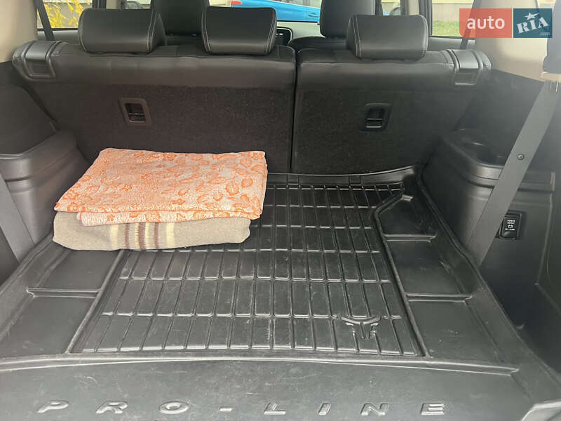 Позашляховик / Кросовер Mitsubishi Outlander 2020 в Києві