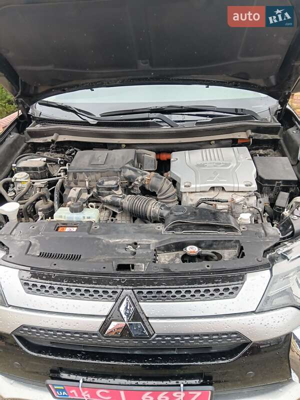 Внедорожник / Кроссовер Mitsubishi Outlander 2018 в Львове