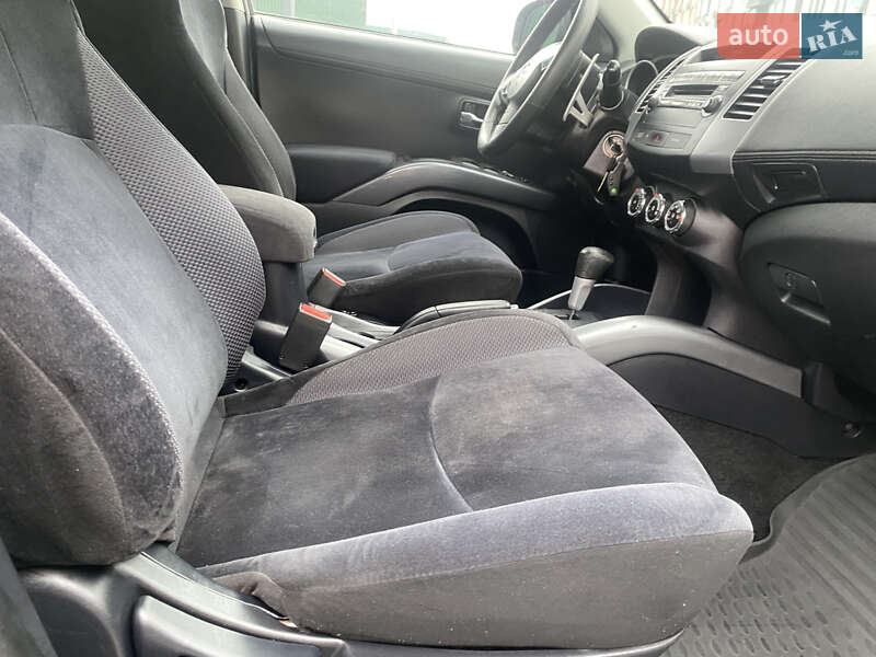 Внедорожник / Кроссовер Mitsubishi Outlander 2010 в Киеве фото 17 Внедорожник / Кроссовер Mitsubishi Outlander 2010 в Киеве