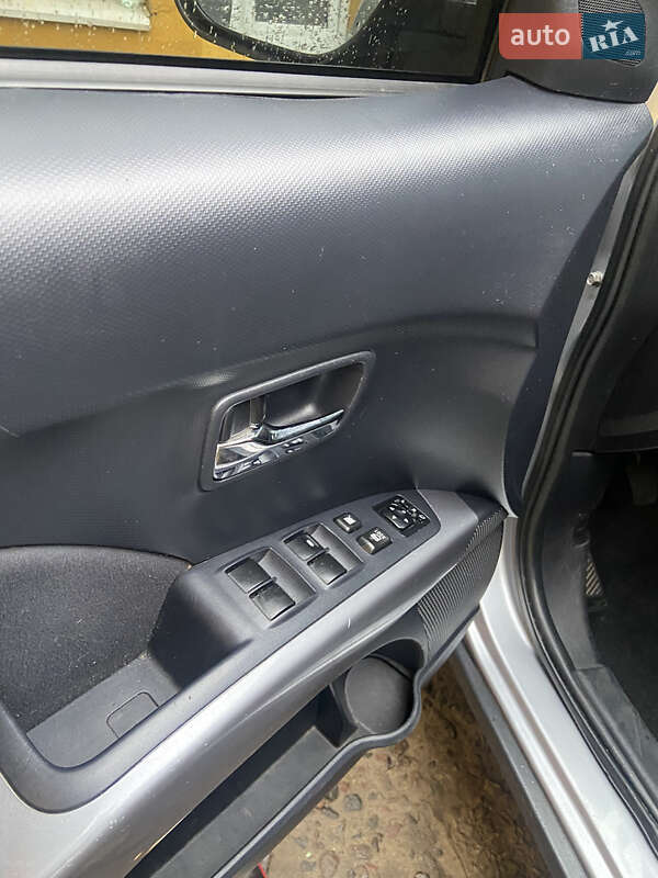 Позашляховик / Кросовер Mitsubishi Outlander 2008 в Новояворівську