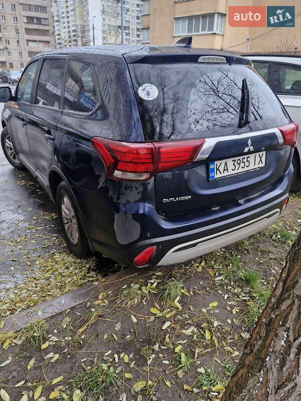 Позашляховик / Кросовер Mitsubishi Outlander 2022 в Києві