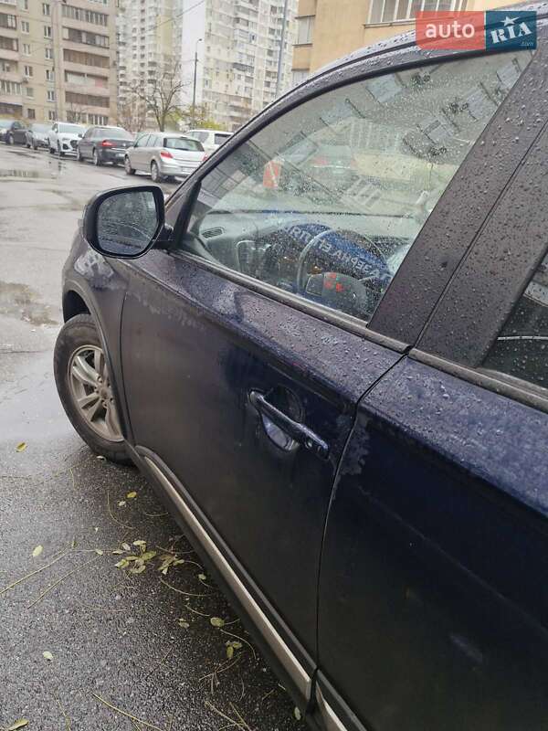 Позашляховик / Кросовер Mitsubishi Outlander 2022 в Києві