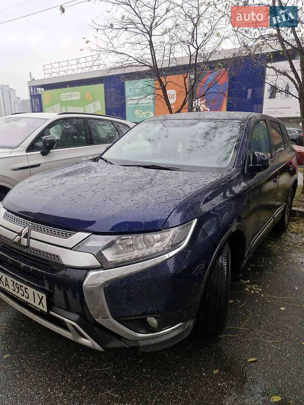 Позашляховик / Кросовер Mitsubishi Outlander 2022 в Києві