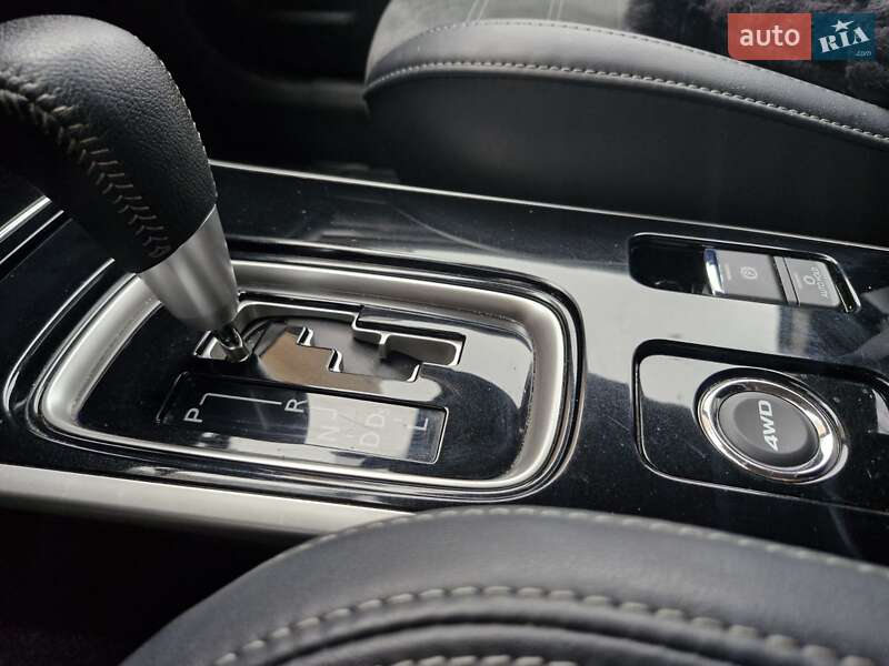 Позашляховик / Кросовер Mitsubishi Outlander 2022 в Києві