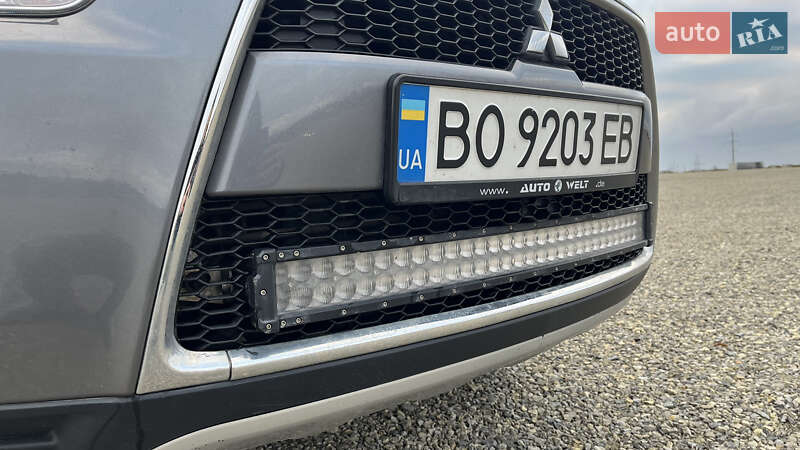 Внедорожник / Кроссовер Mitsubishi Outlander 2012 в Тернополе