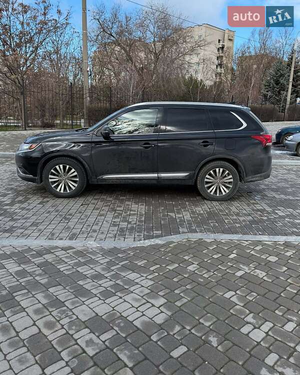 Внедорожник / Кроссовер Mitsubishi Outlander 2018 в Львове фото 8 Внедорожник / Кроссовер Mitsubishi Outlander 2018 в Львове