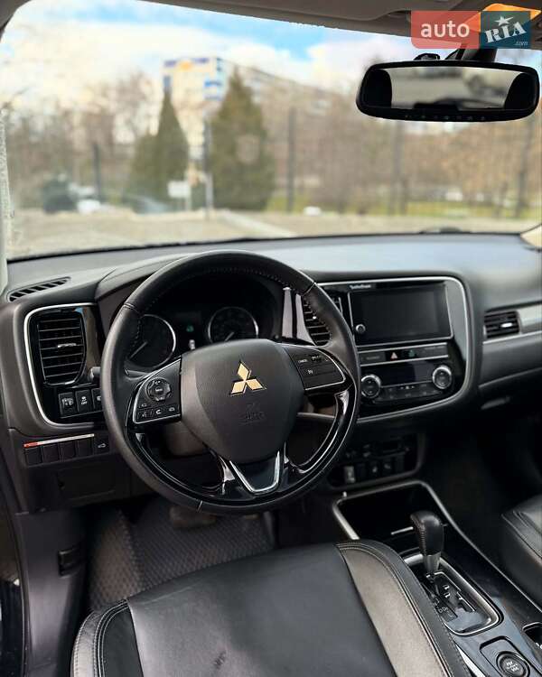 Внедорожник / Кроссовер Mitsubishi Outlander 2018 в Львове фото 12 Внедорожник / Кроссовер Mitsubishi Outlander 2018 в Львове