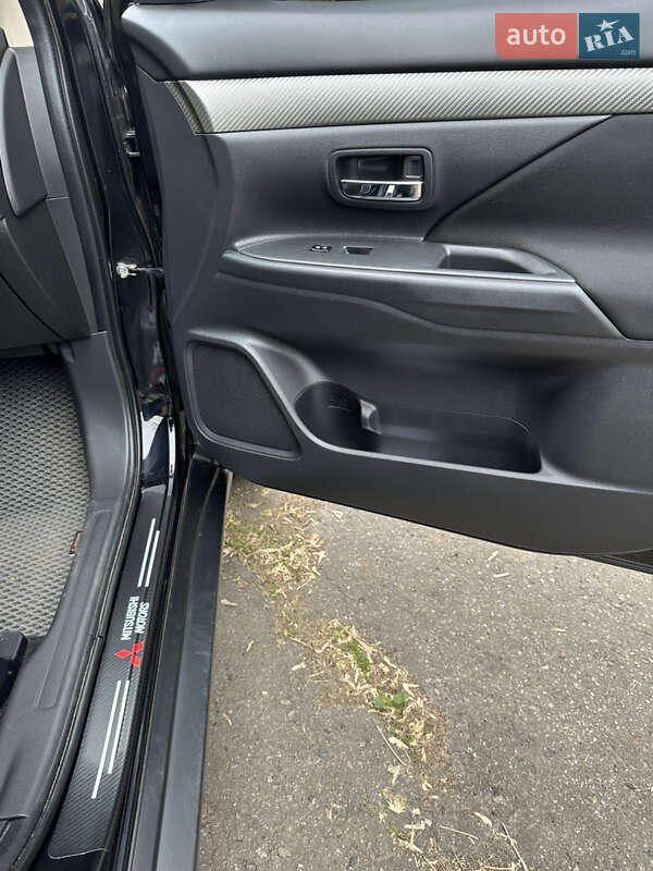 Позашляховик / Кросовер Mitsubishi Outlander 2013 в Полтаві