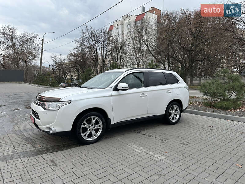 Позашляховик / Кросовер Mitsubishi Outlander 2013 в Хмельницькому