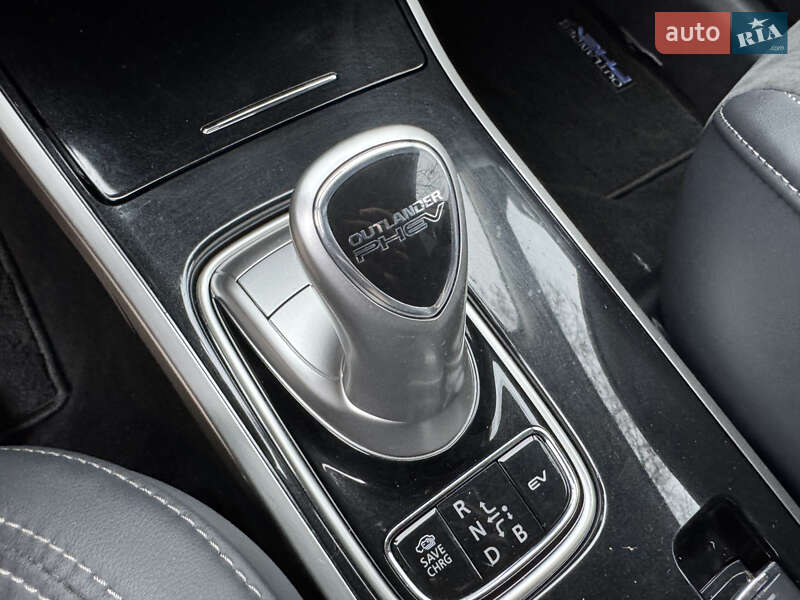 Позашляховик / Кросовер Mitsubishi Outlander 2021 в Черкасах