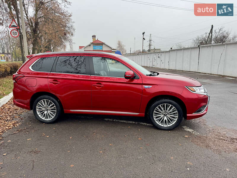 Позашляховик / Кросовер Mitsubishi Outlander 2021 в Черкасах