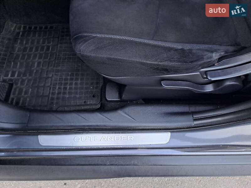 Внедорожник / Кроссовер Mitsubishi Outlander 2009 в Запорожье