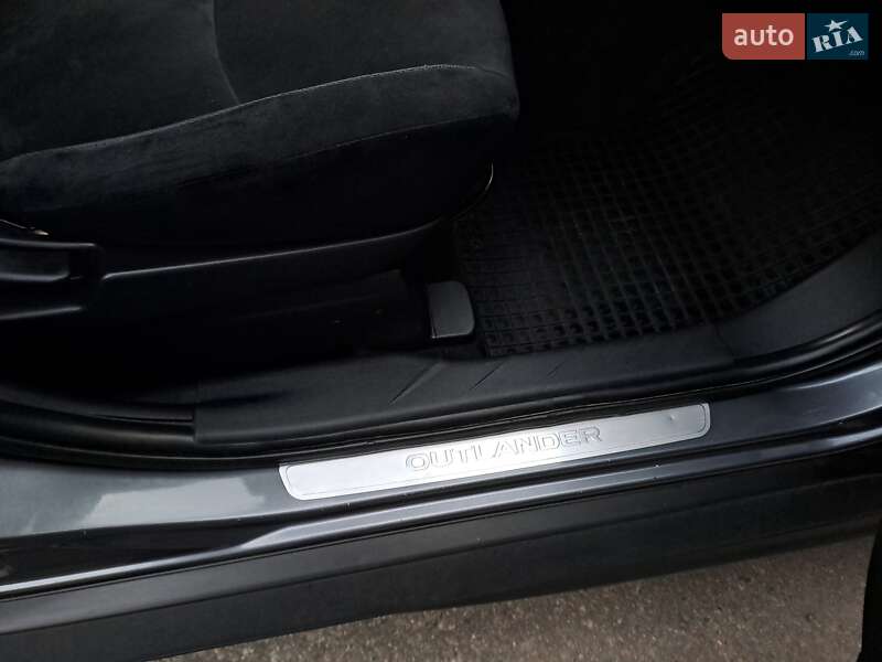 Внедорожник / Кроссовер Mitsubishi Outlander 2009 в Запорожье