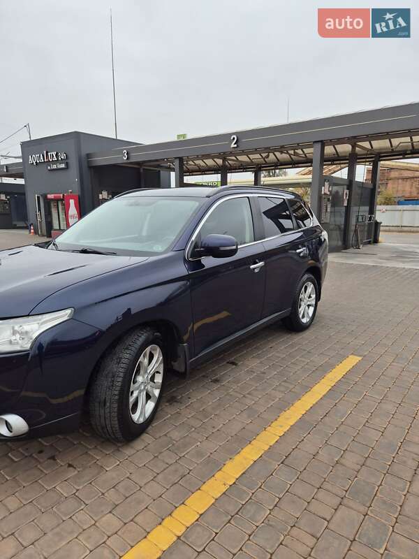 Внедорожник / Кроссовер Mitsubishi Outlander 2013 в Кривом Роге