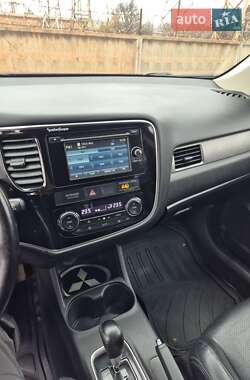 Внедорожник / Кроссовер Mitsubishi Outlander 2013 в Кривом Роге