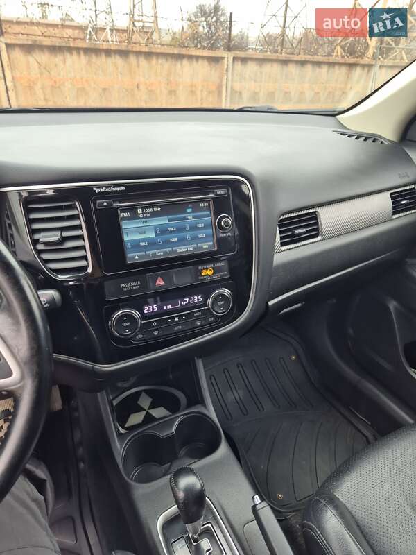 Внедорожник / Кроссовер Mitsubishi Outlander 2013 в Кривом Роге