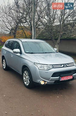 Внедорожник / Кроссовер Mitsubishi Outlander 2012 в Белгороде-Днестровском