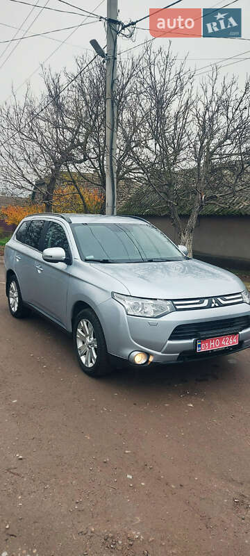 Внедорожник / Кроссовер Mitsubishi Outlander 2012 в Белгороде-Днестровском
