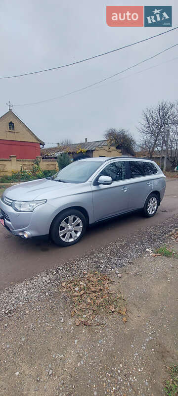 Внедорожник / Кроссовер Mitsubishi Outlander 2012 в Белгороде-Днестровском